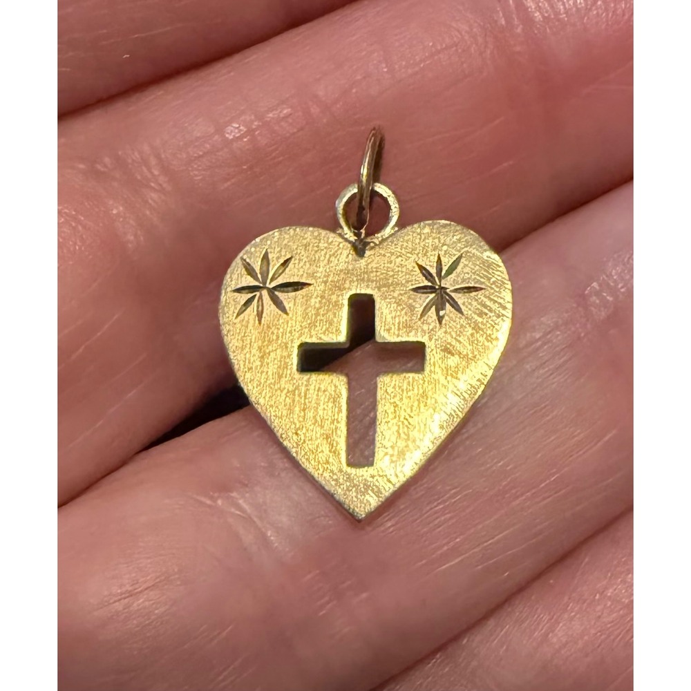 14k Gold Heart Cross Pendant 2.33 grams
